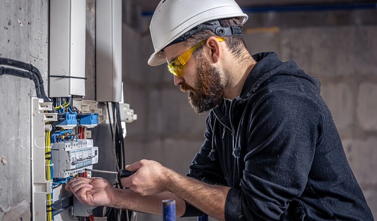 3 Benefits Of Hiring a Qualified, Competent Electrician To Do The Job Right First Time.